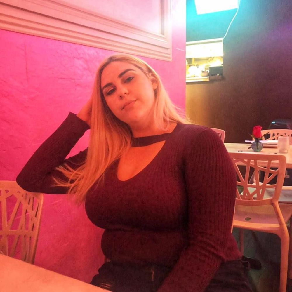 Measurements:
Waist: 37
Hip: 42
Chest:  42